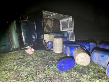 Detienen en Acaxochitlán vehículo con más de 4 mil litros de hidrocarburo robado