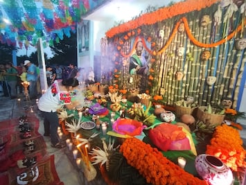 Los Otates honra a San Lucas con la segunda ofrenda rumbo al Xantolo