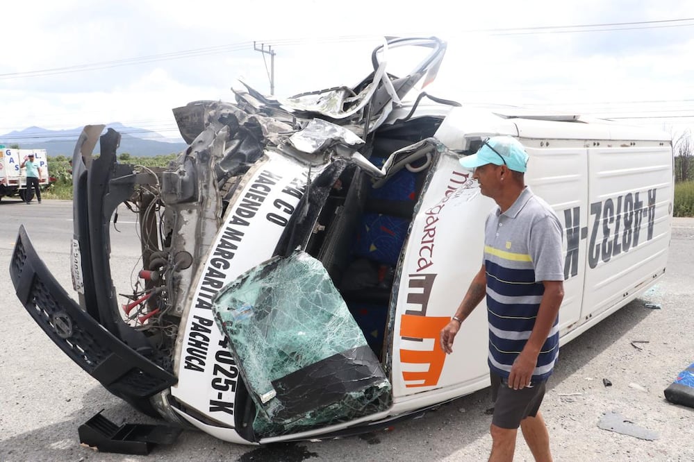 El accidente entre una colectiva y una camioneta sobre la carretera Pachuca-Ciudad Sahagún, que dejó cuatro personas lesionadas la mañana de este miércoles, fue provocado por el vehículo particular, de acuerdo con la Secretaría de Movilidad y Transporte de Hidalgo (Semoth). I Foto: Especial