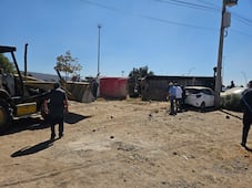 Revolvedora derriba poste y provoca caos vial en la Pachuca–Sahagún