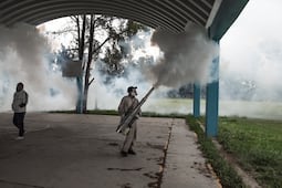Fumigan escuelas de Tepetitlán contra mosco culex