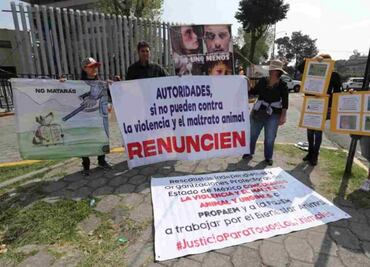 Activistas se manifiestan por mascota ahorcada en Edomex