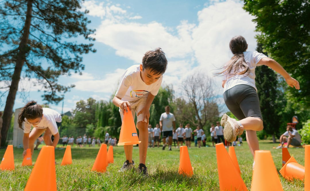 ¡Celebra el Día del Niño corriendo hacia la diversión!  Foto: Pexels
