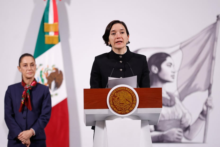 La presidenta Claudia Sheinbaum durante la conferencia matutina desde Palacio Nacional. La acompañan: Marcela Figueroa, titular del Secretariado Ejecutivo del Sistema Nacional de Seguridad Pública (SESNSP). Foto: Agencia EL UNIVERSAL/Diego Simón Sánchez/RDB.
