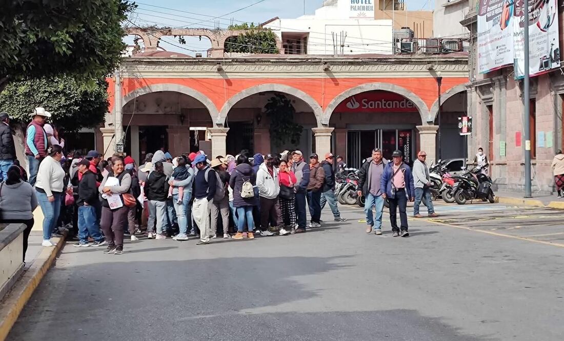 Pobladores piden obra para este 2024; se manifiestan como media de presión
| Foto: Especial