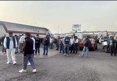 Transportistas del Estado de México inician bloqueo en caseta de Tepotzotlan, en la México-Querétaro 
