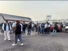 Transportistas del Estado de México inician bloqueo en caseta de Tepotzotlan, en la México-Querétaro