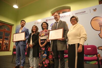 Entregan Premio Bellas Artes de Traducción Literaria Margarita Michelena a Gustavo Osorio de Ita y Juan Carlos Calvillo