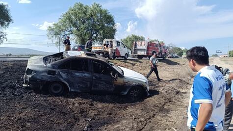 Se incendia vehículo en la México-Pachuca, a la altura de Zapotlán