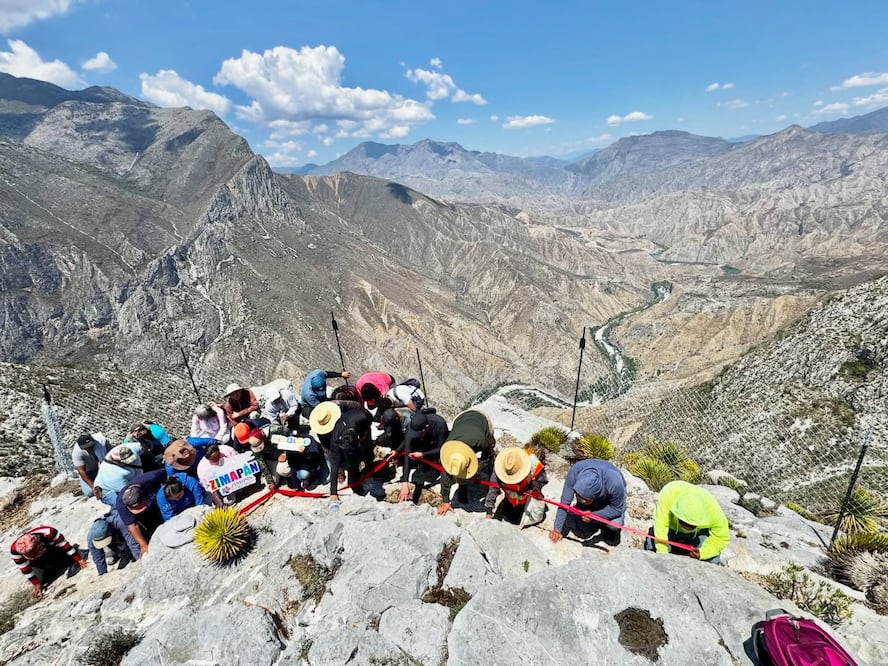 El mirador permite observar desde su punto más alto las sierras de Hidalgo y Querétaro, así como el río Moctezuma y las Grutas de Xajhá | Facebook: Zimapan Pueblo Mágico