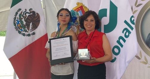 Orgullo hidalguense: Estudiante de Acatlán recibe premio nacional