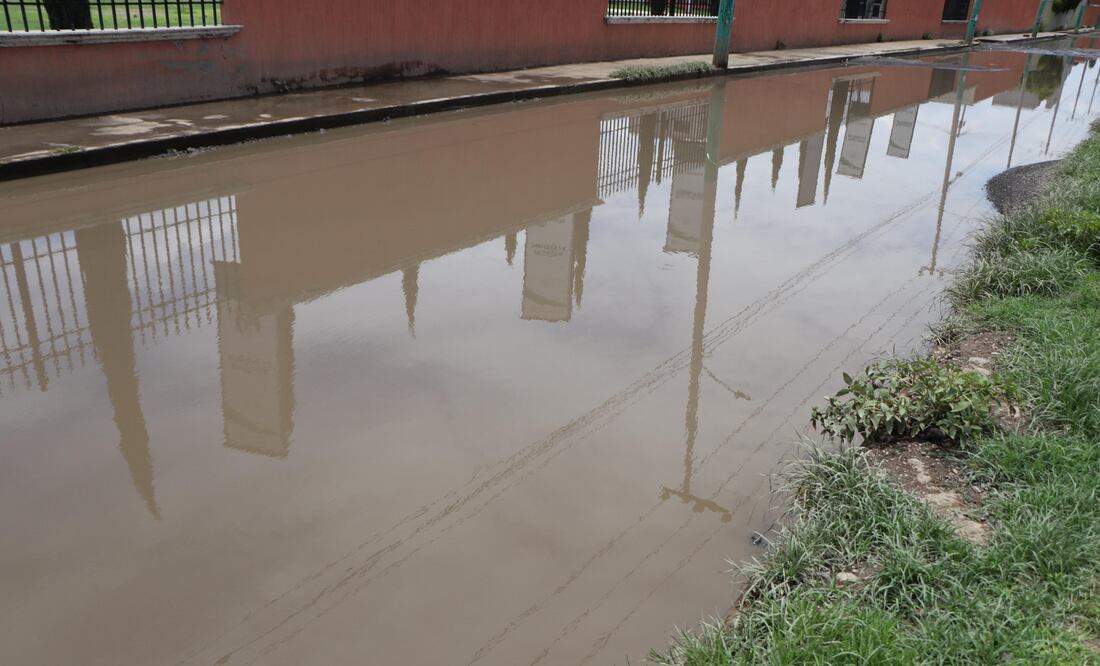 El mal estado de la calle afecta a aproximadamente 5 mil personas que habitan en los fraccionamientos cercanos | Foto: Javier Quezada