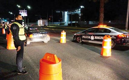 Saldo blanco en panteones de Pachuca durante Día de Muertos; 21 autos remitidos por alcoholímetro