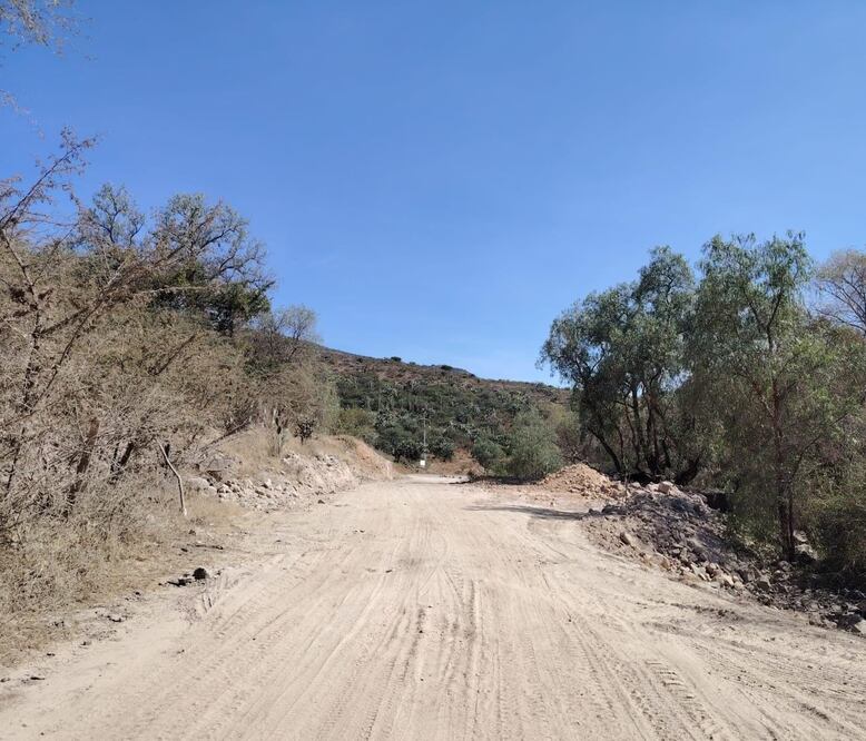 La carretera que comunica Alfajayucan con Chilcuautla no se ha terminado, puesto que dos tramos están inconclusos | Foto: Erika Gutierrez