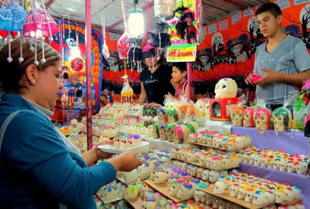 Día de Muertos impulsa ventas en el Centro Histórico de Pachuca | Foto: Ricardo Calleja