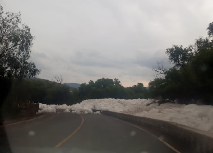 Aseguran que espuma en canales de Alfajayucan no representa riesgo sanitario