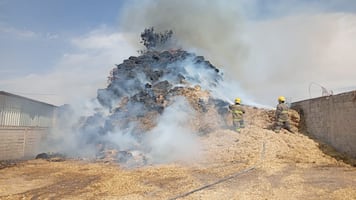 Atienden dos incendios simultáneos en distintos puntos de Tizayuca