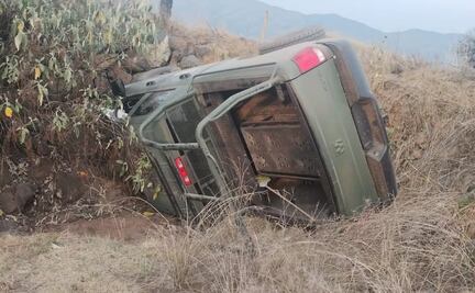Tres militares resultan lesionados en volcadura en Cuautepec