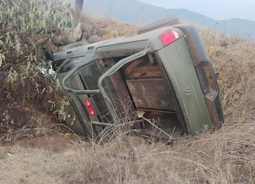 Tres militares resultan lesionados en volcadura en Cuautepec