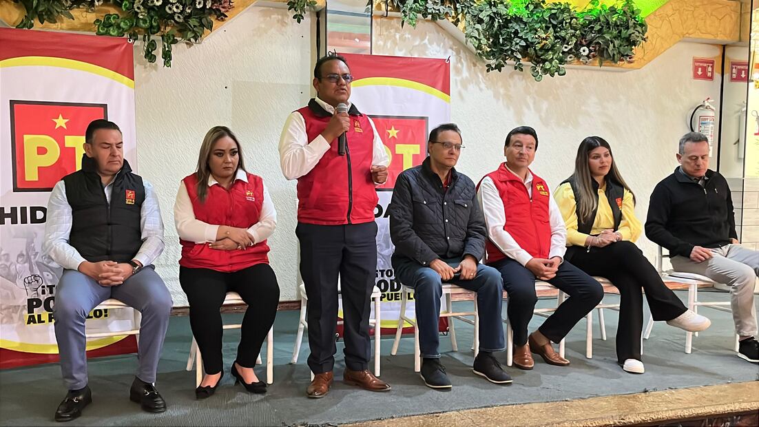 El Partido del Trabajo realiza su Congreso Estatal Extraordinario con la asistencia de 200 delegados y 14 presidentes municipales. Elegirán a delegados que participarán en Congreso Nacional del Partido el próximo 26 de abril. 

Ricardo Calleja