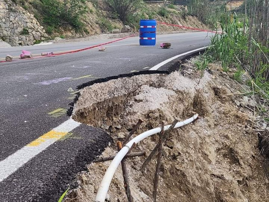 Las vías de comunicación se encuentran en malas condiciones y las lluvias registradas en las últimas semanas han agudizado este problema, tal es el caso de la carretera que comunica a la comunidad de La Mesa, en Cardonal I Foto: Especial