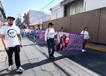 Familiares de Samantha encabezan el desfile del Día del Niño en Tulancingo
