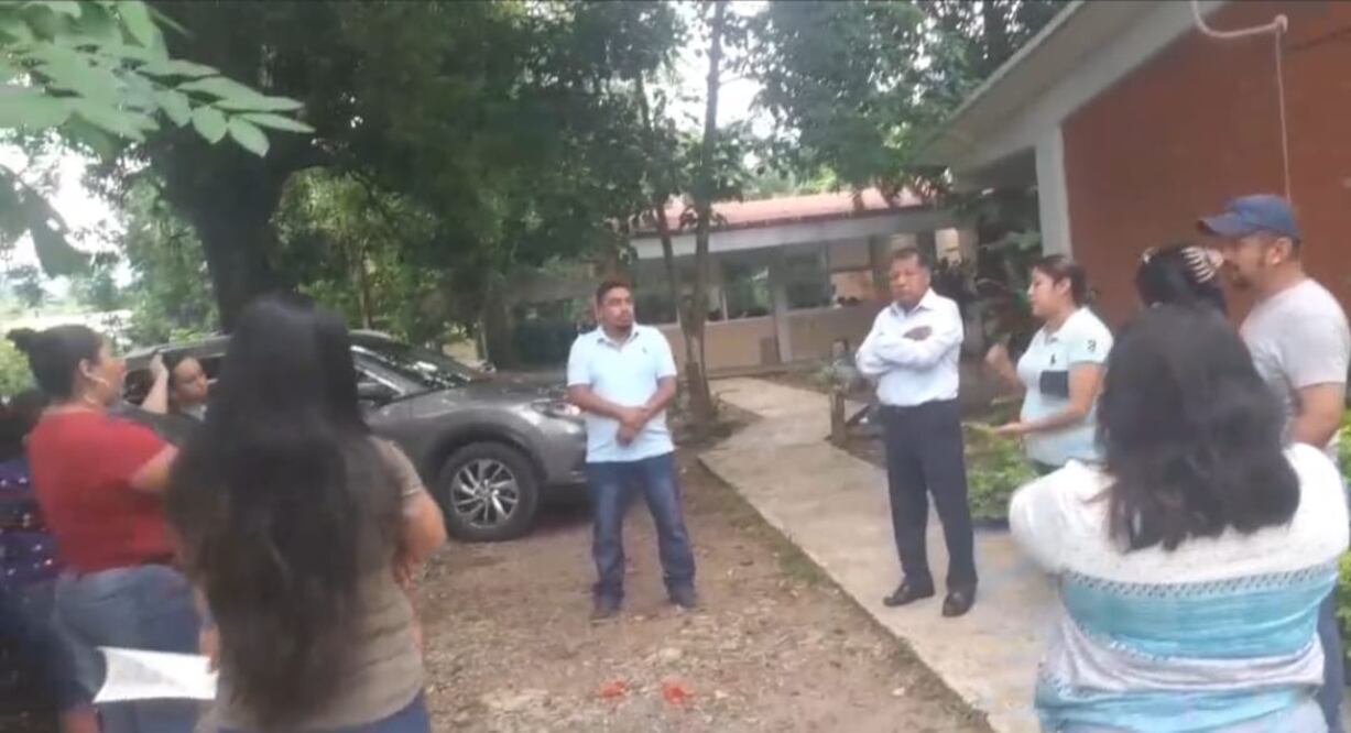 Los padres de familia presentaron 108 quejas, lo que obligó a las autoridades educativas a iniciar la investigación.