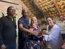 Embajadora de Sudáfrica recorre Centro Gastronómico de Santiago de Anaya