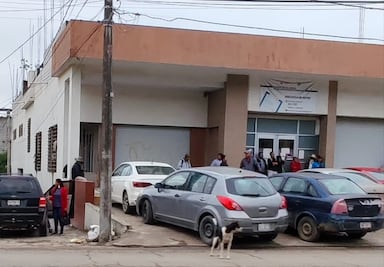 Comuneros de Huejutla cierran oficinas del MP; piden justicia para adulto mayor