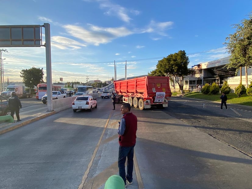 Transportistas de Hidalgo mantienen sus protestas ante falta de acuerdos | Foto: Luis Soriano