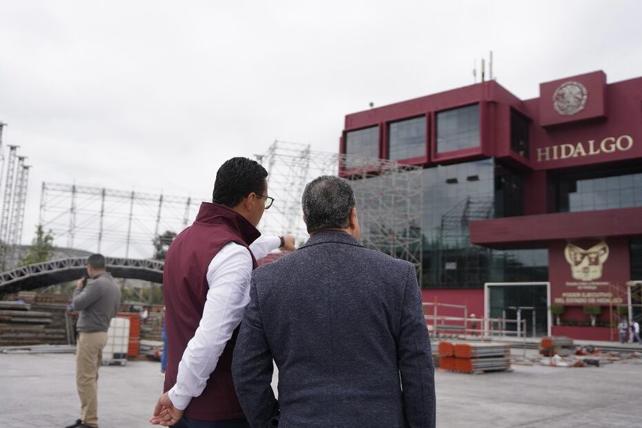 Supervisan avances en la remodelación de la Plaza Juárez | Foto: Especial
