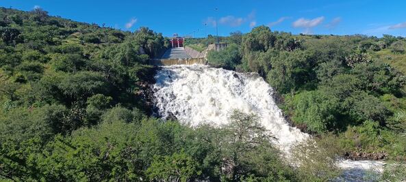 Realizan trasvase controlado de agua en presas de Alfajayucan