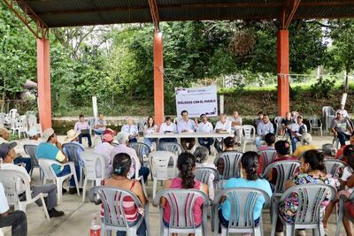 Liberan a funcionarios retenidos y quitan bloqueo en Los Parajes