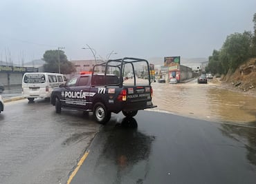Lluvias intensas provocan encharcamientos en colonias de Mineral de la Reforma