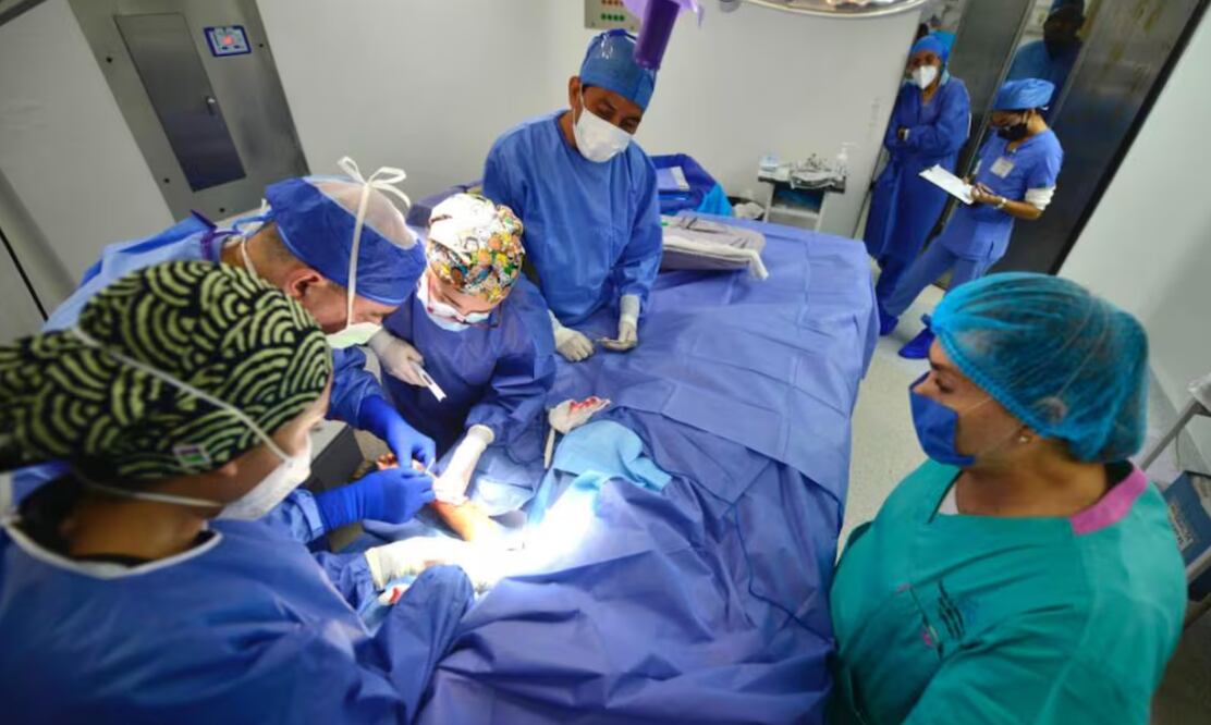 Especialistas urgieron a trabajar por una regulación moderna, segura y centrada en el paciente. Foto: Especial