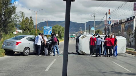 Volcadura provoca cierre parcial en la carretera Pachuca-Sahagún