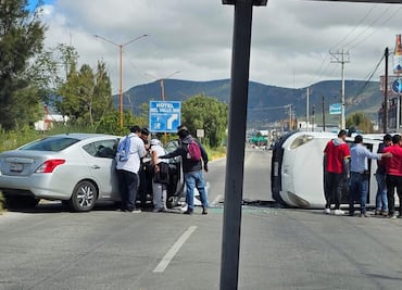 Volcadura provoca cierre parcial en la carretera Pachuca-Sahagún