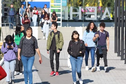 Regresan a clases estudiantes de la UAEH