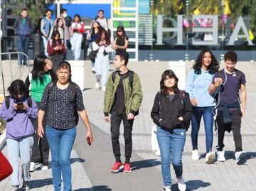 Regresan a clases estudiantes de la UAEH