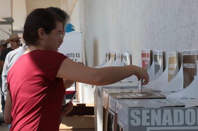 INE ordena abstenerse de distribuir acordeones para elección judicial; “una vergüenza para la democracia”, acusan 