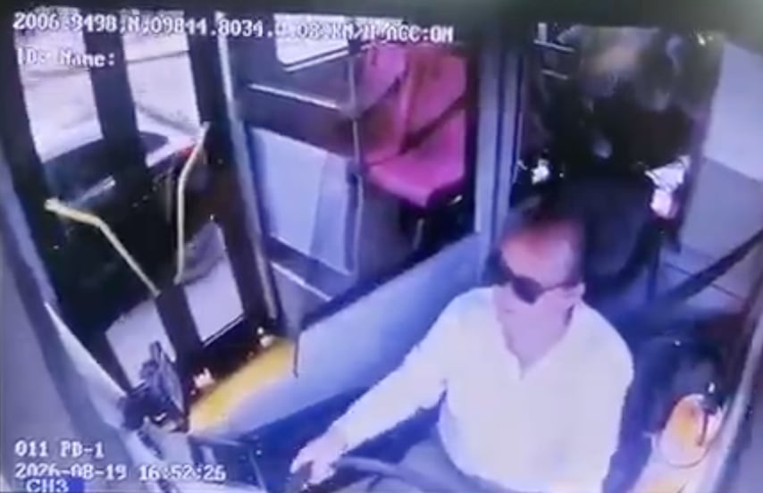 Choque entre Tuzobús y vehículo particular deja daños materiales en Pachuca