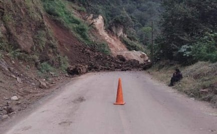 Deslave de cerro bloquea la carretera Molango-Xochicoatlán e incomunica a varias comunidades