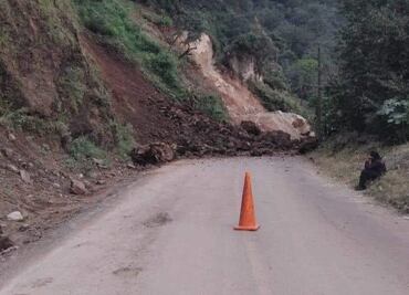 Deslave de cerro bloquea la carretera Molango-Xochicoatlán e incomunica a varias comunidades