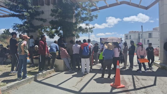 Tras protesta por daños en obras de Viviendas para Bienestar, empresa promete reparaciones en Mineral de la Reforma