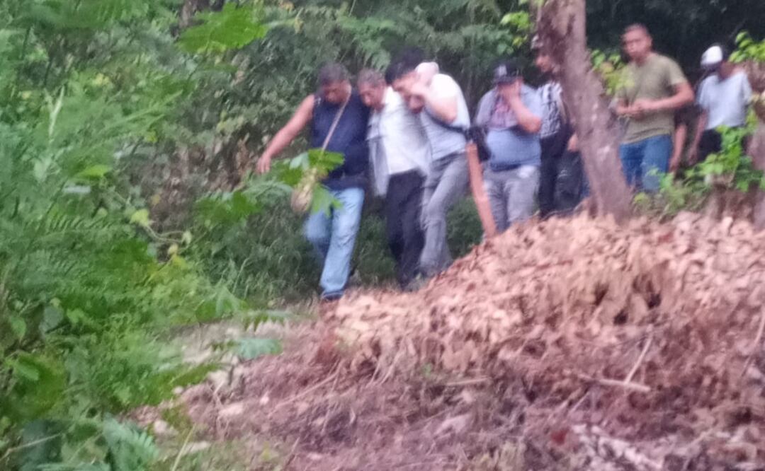 Encuentran adulto mayor en el fondo de un barranco Foto: Especial