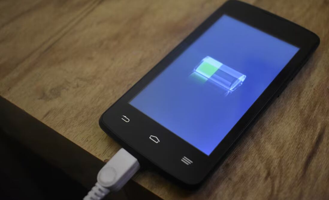 Cargar celular sin luz. Imagen: especial