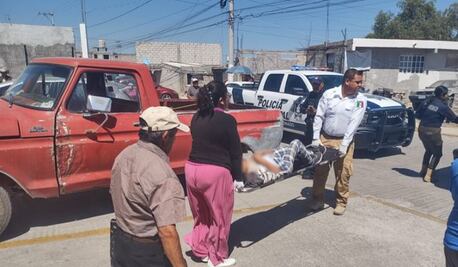 Cuatro personas atropelladas frente al Banco del Bienestar en San Agustín Tlaxiaca