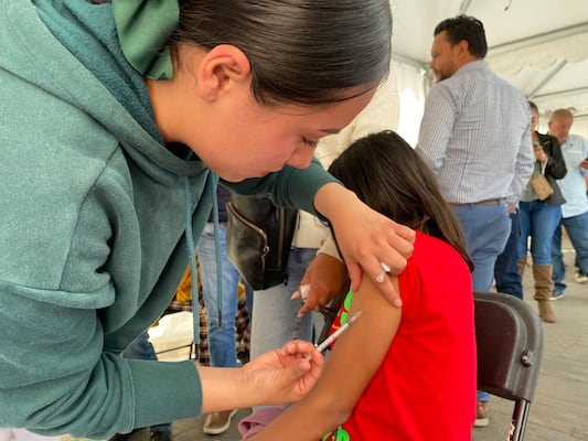 Hidalgo alcanza más del 77% de avance en vacunación invernal contra influenza y COVID-19