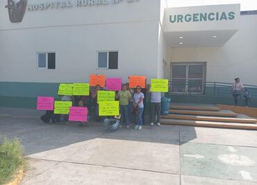 Trabajadores eventuales del Programa IMSS Bienestar se manifiestan en Huejutla