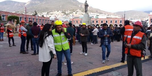 Evacúan edificios y centros de trabajo en Pachuca, a causa del temblor en Puebla